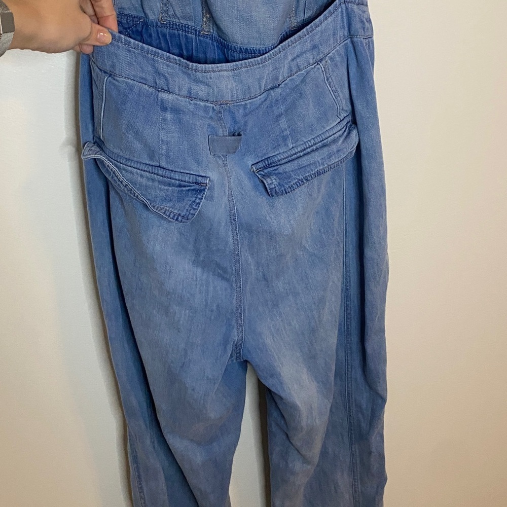 Free People Go West Light Blue Denim Cargo Jumpsuit Size Medium - Picture 10 of 14